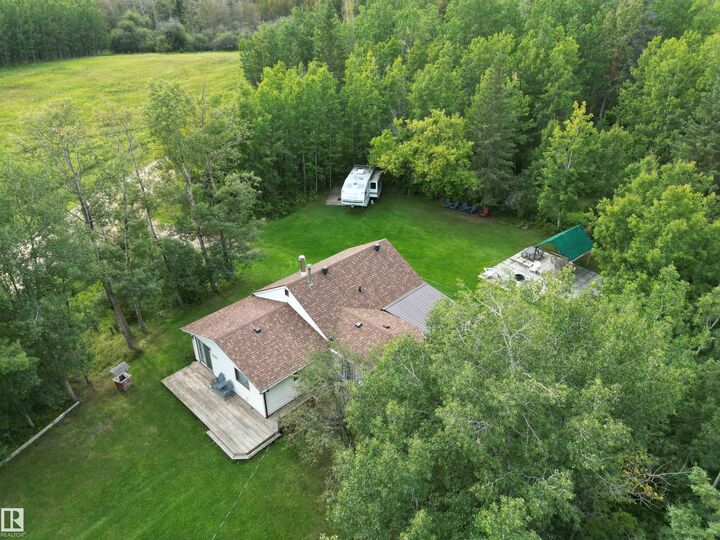 Property Photo:  5081 4 Street  AB T0E 1V0 