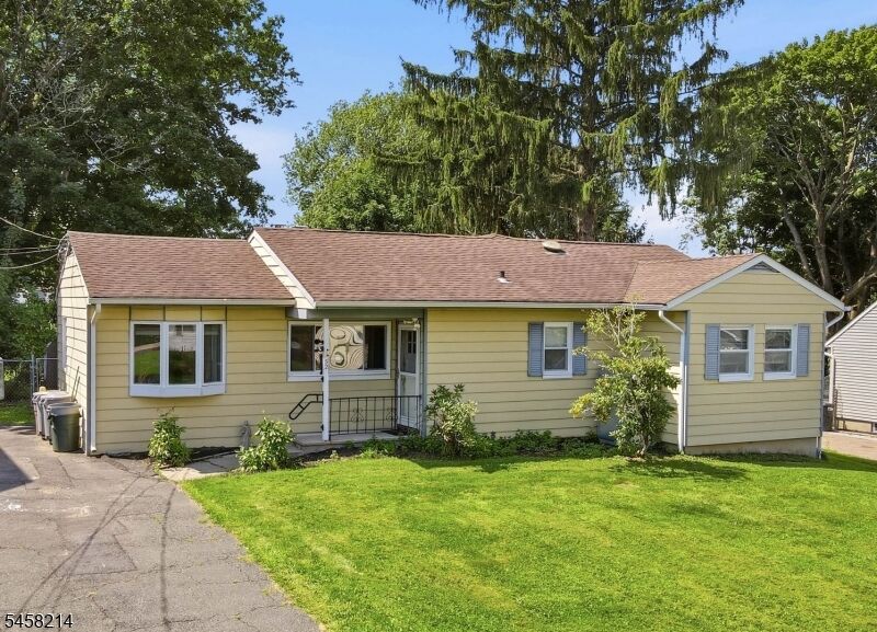 Property Photo:  32 Conestoga Trl  NJ 07871 