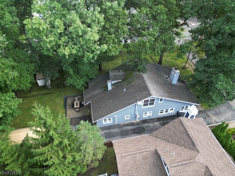 Property Photo:  4 Birch Ln  NJ 07834 