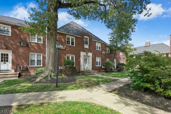 Property Photo:  43 A Parkway Village A  NJ 07016 