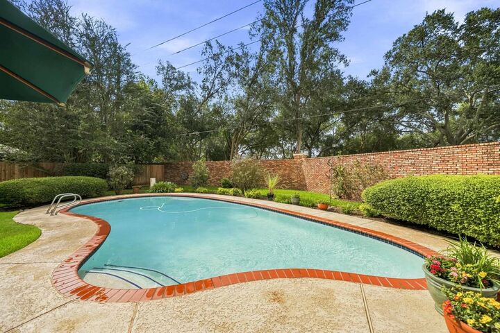 Property Photo:  3302 Woodbrook Lane  TX 77478 