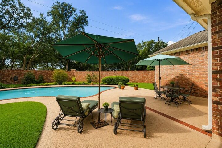 Property Photo:  3302 Woodbrook Lane  TX 77478 