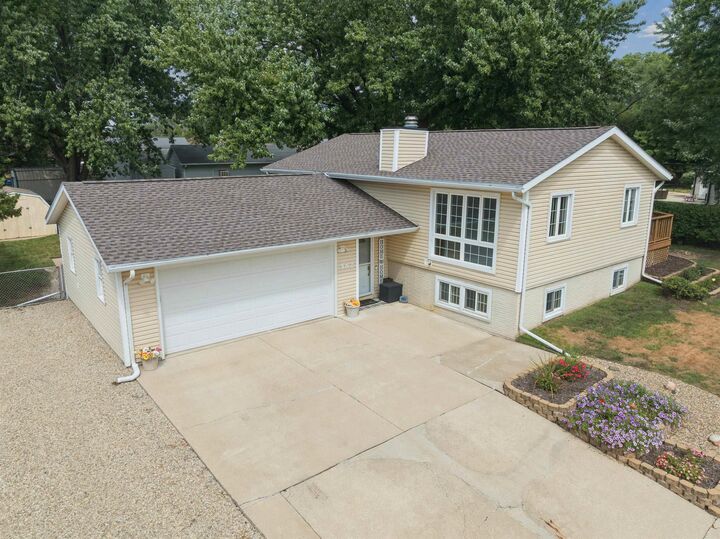 Property Photo:  562 Jones Road  IA 50707 