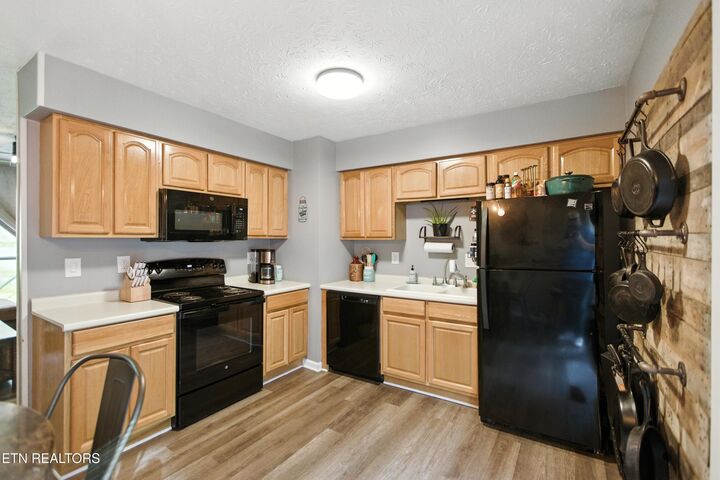 Property Photo: 6529 Cedarbreeze Rd TN 37918
