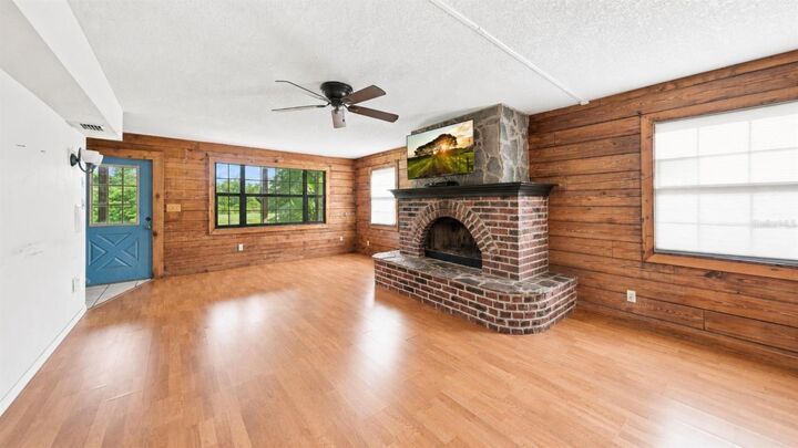 Property Photo:  6609 Pinewood Lane  FL 33982 