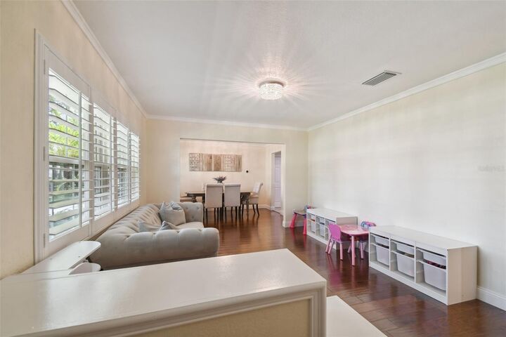 Property Photo:  4802 W Longfellow Avenue  FL 33629 