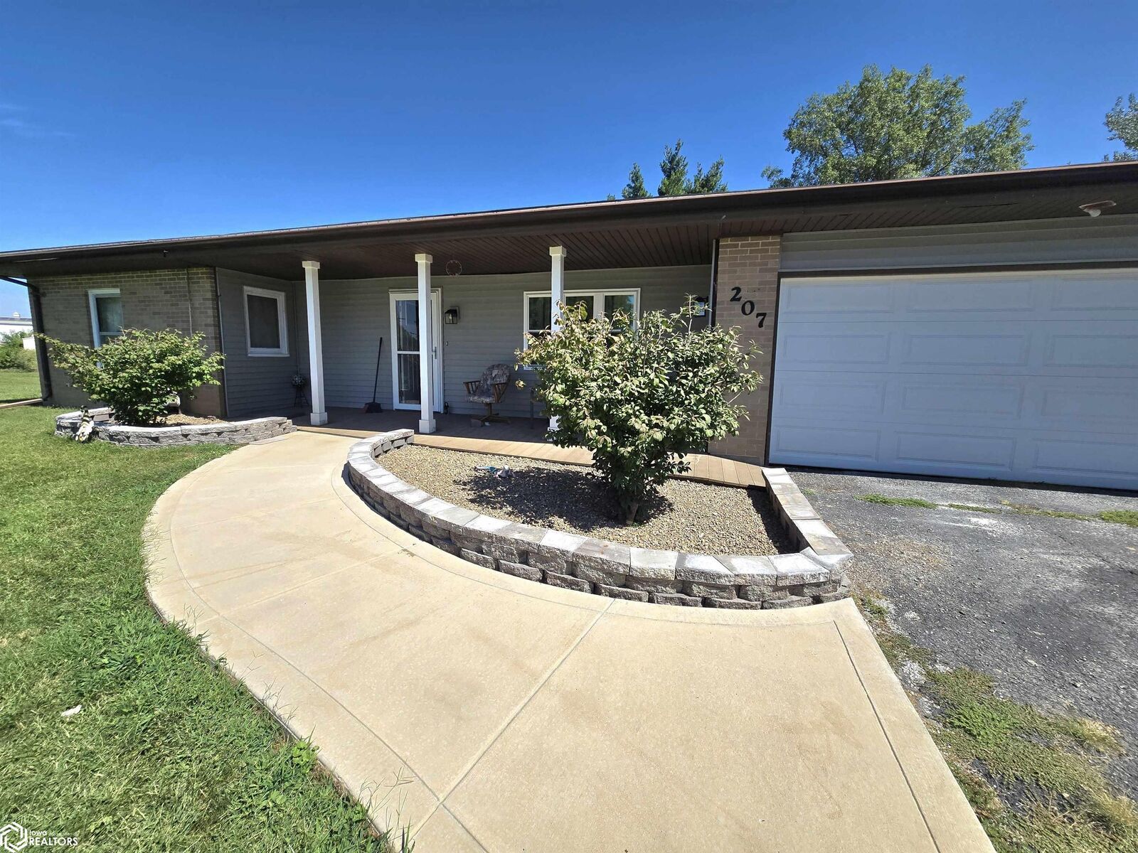 Property Photo: 207 Willow Drive IL 61450