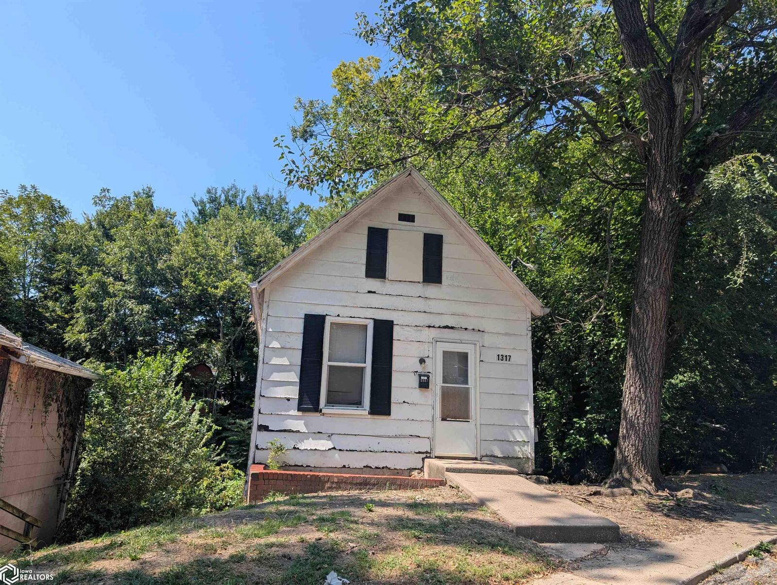 Property Photo: 1317 Griswold Street IA 52601