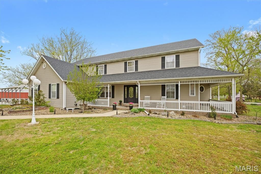Property Photo:  435 Kelly Drive  IL 62040 