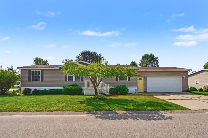 Property Photo: 3524 Cloverfield Drive MI 49319