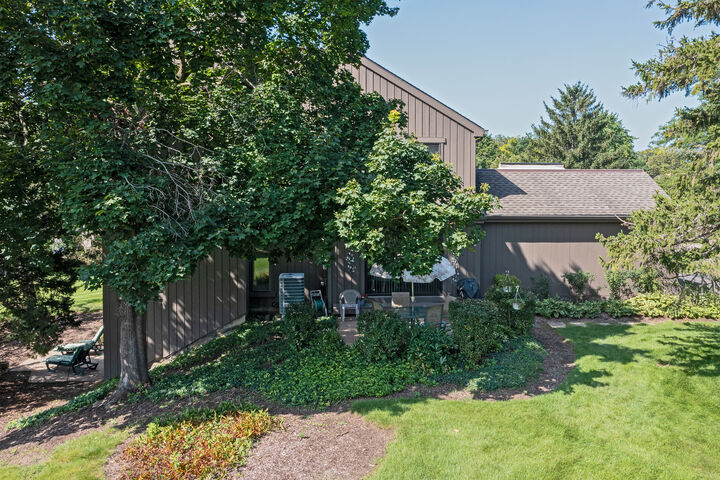 Property Photo:  463 Woodview Road  IL 60010 