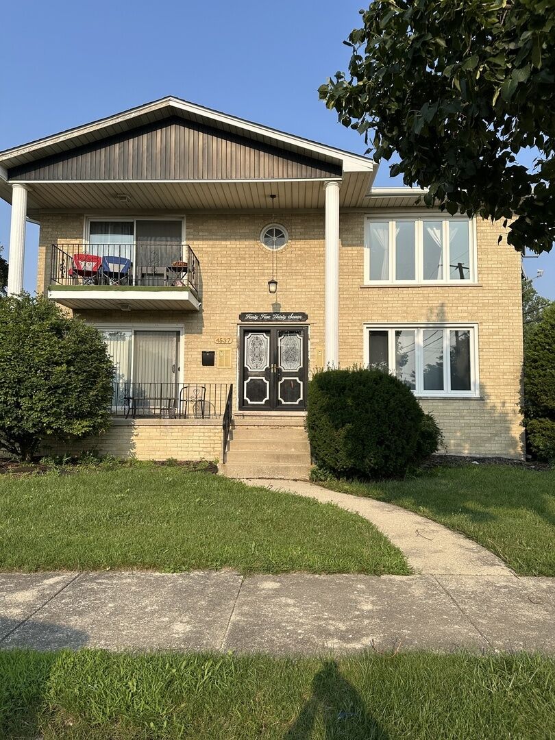 Property Photo:  4537 Maple Avenue 2S  IL 60513 