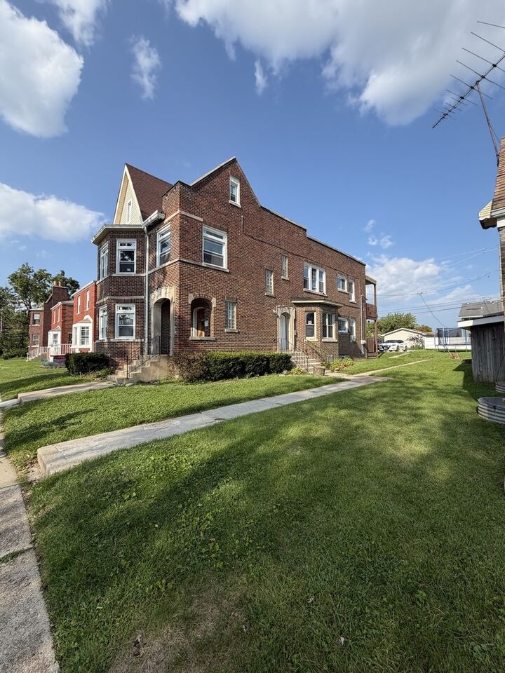 Property Photo:  529 Emerald Avenue  IL 60411 