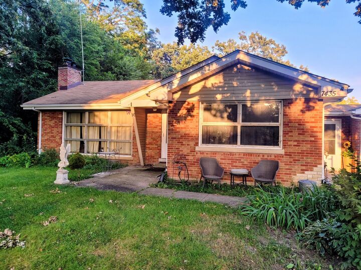 Property Photo: 7435 Banks Street IL 60458