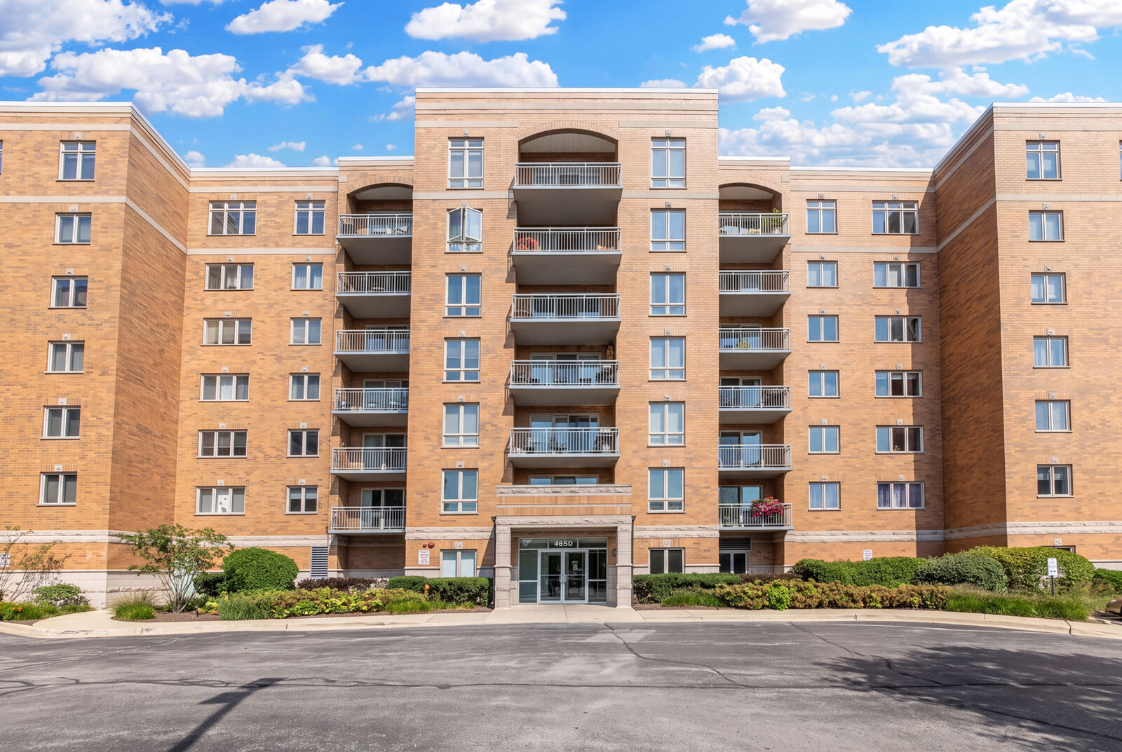 Property Photo: 6815 N Milwaukee Avenue 507 IL 60714