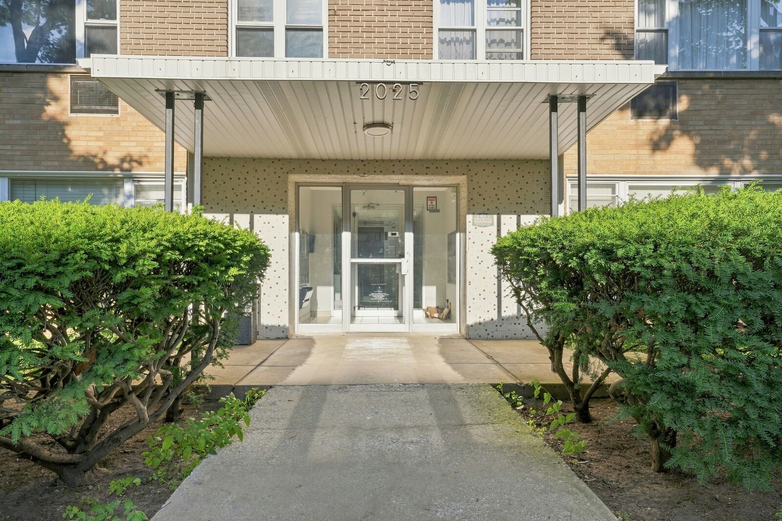 Property Photo:  2025 W Granville Avenue 412  IL 60659 