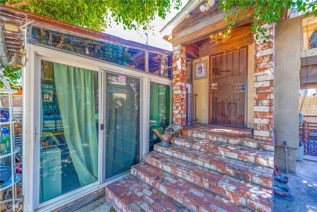 Property Photo: 307 N Kern Avenue CA 90022