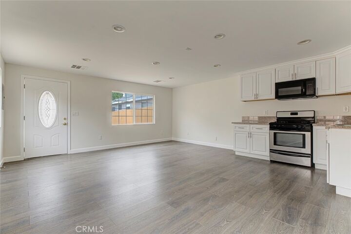 Property Photo: 6861 Yarmouth CA 91335