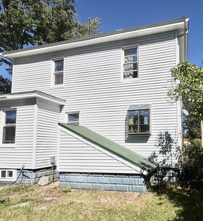 Property Photo:  1 New Hampshire Street  ME 04073 