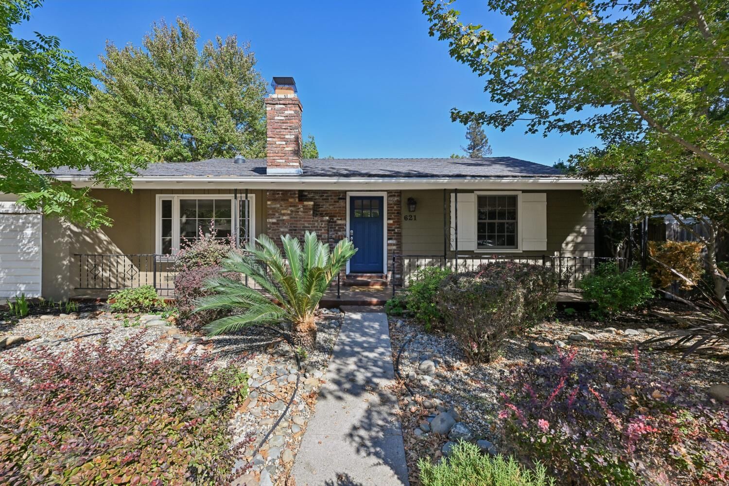 Property Photo:  621 Jones Way  CA 95818 