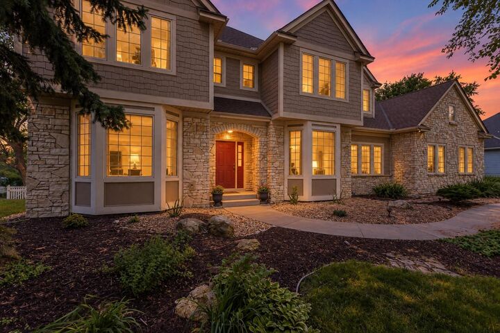 Property Photo:  3034 Edgewater Drive  MN 55125 