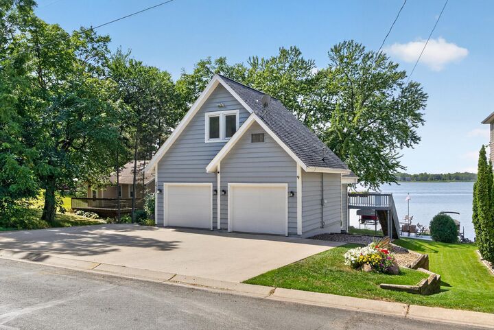 Property Photo:  2937 Lake Shore Avenue  MN 55359 