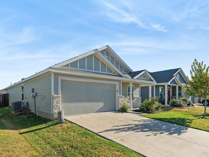 Property Photo: 128 Honeysuckle Street TX 75407