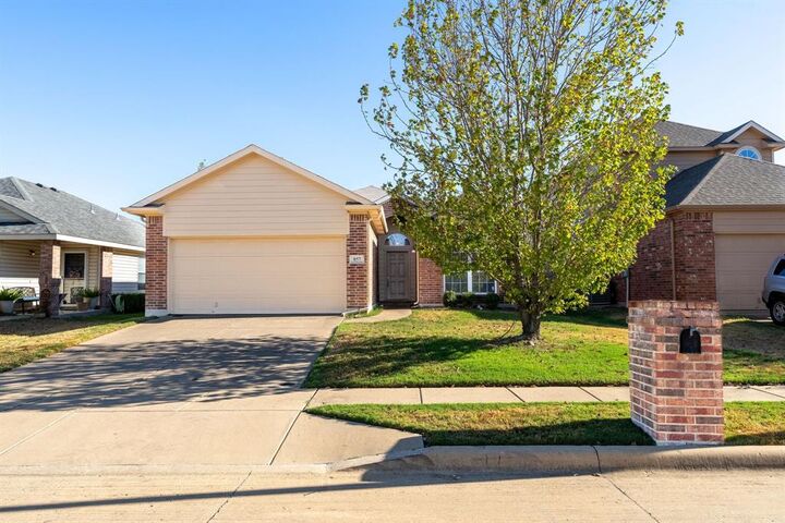 Property Photo:  857 Rio Bravo Drive  TX 76052 