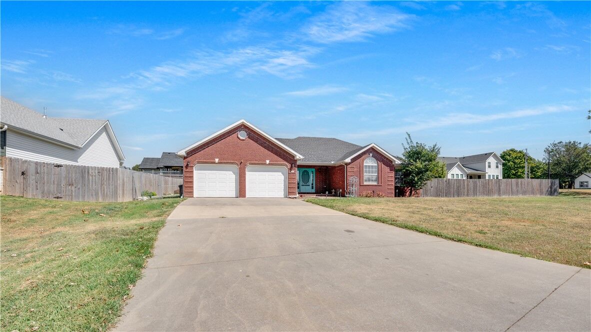 Property Photo: 808 E Parks Street AR 72753