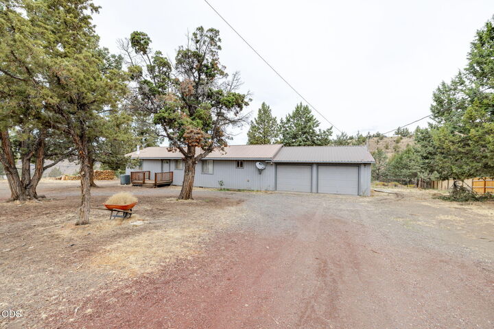 Property Photo: 9000 SW Chandler Ridge Place OR 97760