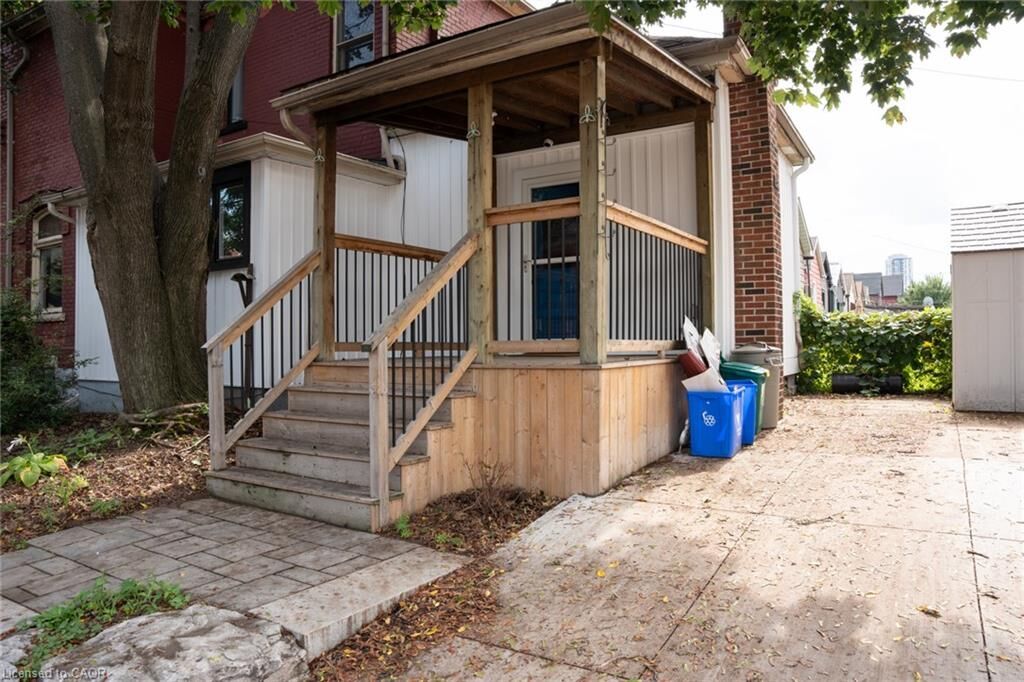 Property Photo:  115 Elgin Street Main  ON L8L 4X9 