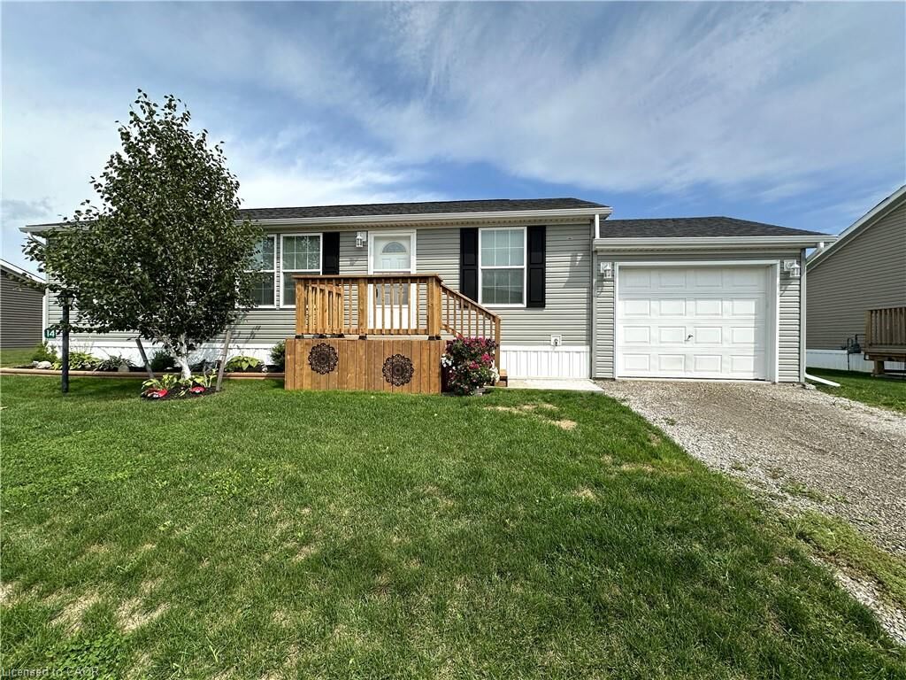 Property Photo:  14 Copper Beech Drive  ON N0A 1L0 