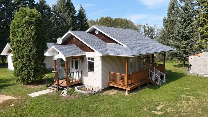 Property Photo:  Railway Avenue 1404  AB T0G 0W0 