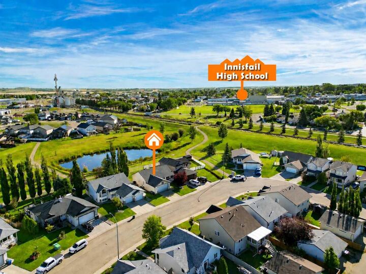 Property Photo: 4486 54A Avenue Crescent AB T4G 1X8