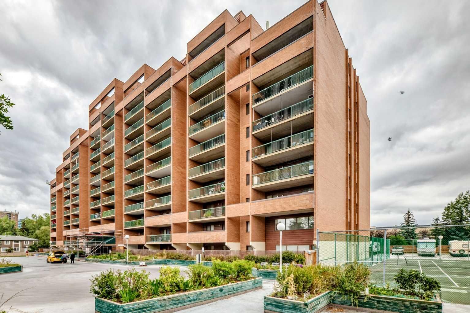 Property Photo: 5204 Dalton Drive NW 609 AB T3A 3H1