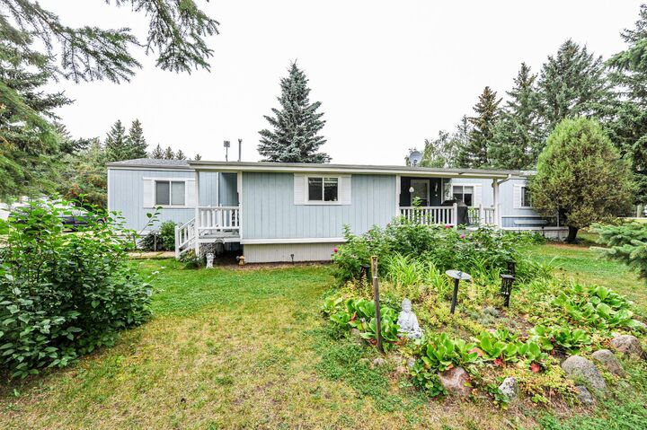 Property Photo:  117 Railway Avenue  AB T0B 3Y0 