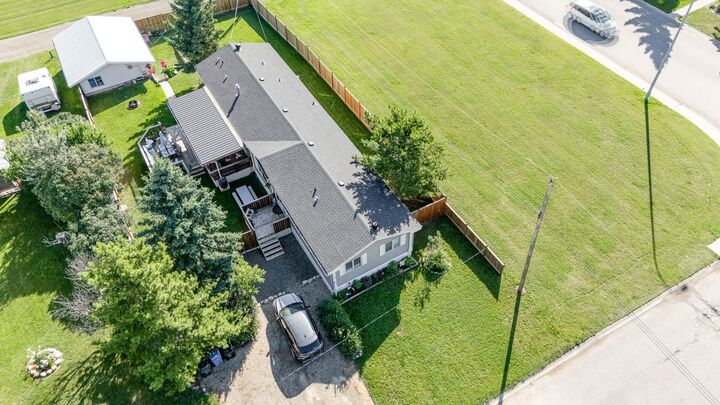 Property Photo:  201 4 Street NW  AB T0M 1X0 