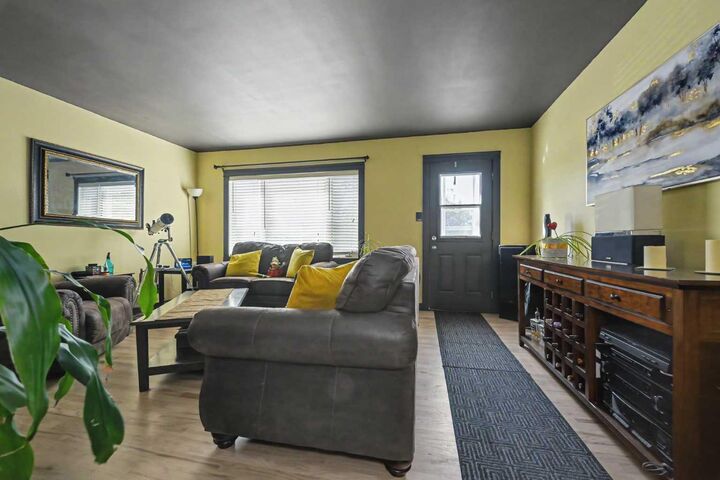 Property Photo:  9516 98 Avenue  AB T8V 0N9 