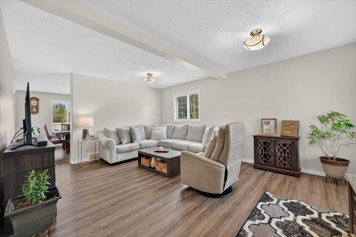Property Photo:  625 Somerset Drive SW  AB T2Y 4K7 