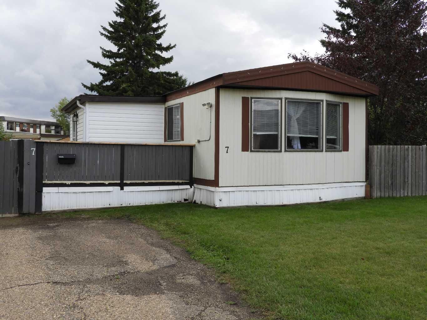 Property Photo:  5029 34 #7  AB T4N 0P4 