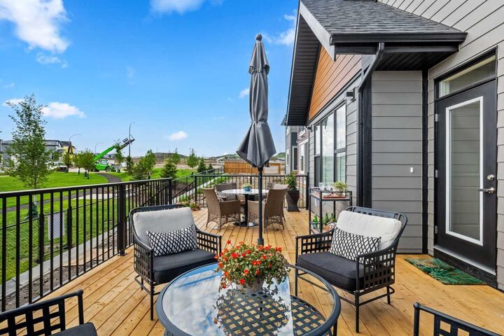 Property Photo:  218 Mitchell Heath NW  AB T3R 2G2 
