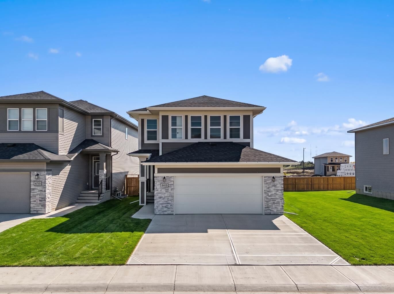 Property Photo:  27 Chelsea Port Link  AB T1X 3H4 