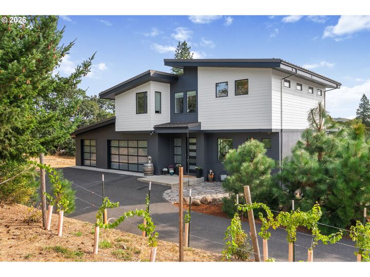 Property Photo: 4320 Alpenglow Dr OR 97031