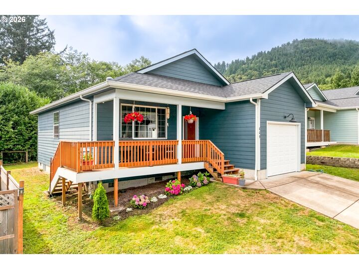 Property Photo:  609 Vine Maple Ln  OR 97118 