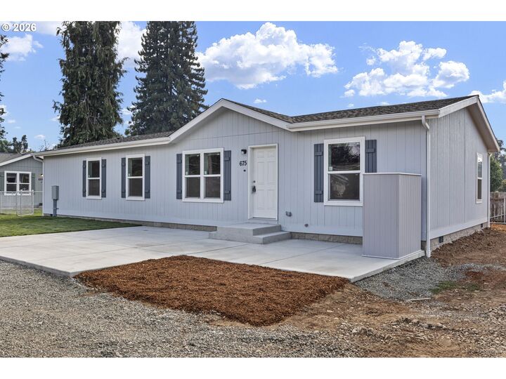 Property Photo:  675 N 16th St  OR 97424 