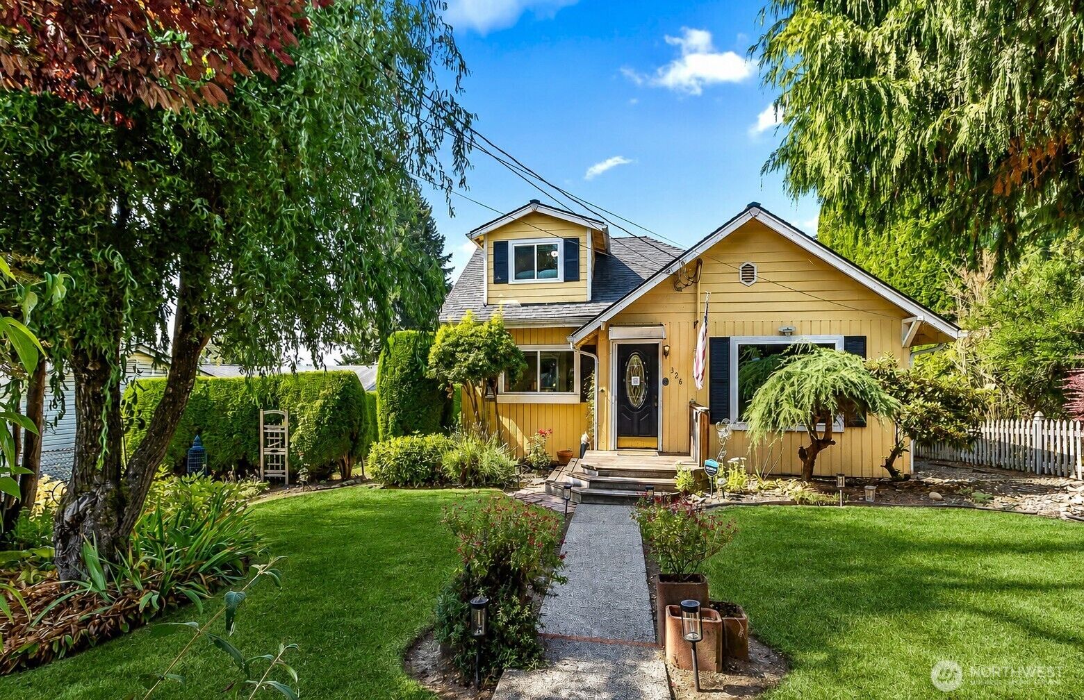 Property Photo: 326 Avenue I WA 98290