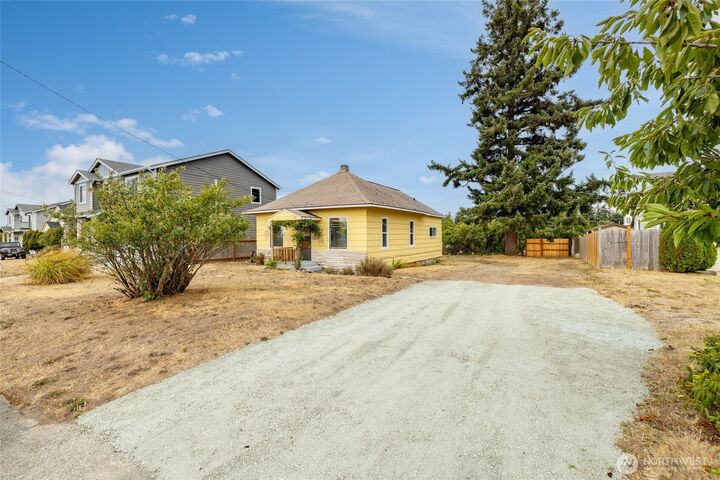 Property Photo:  1442 E Whidbey Avenue  WA 98277 