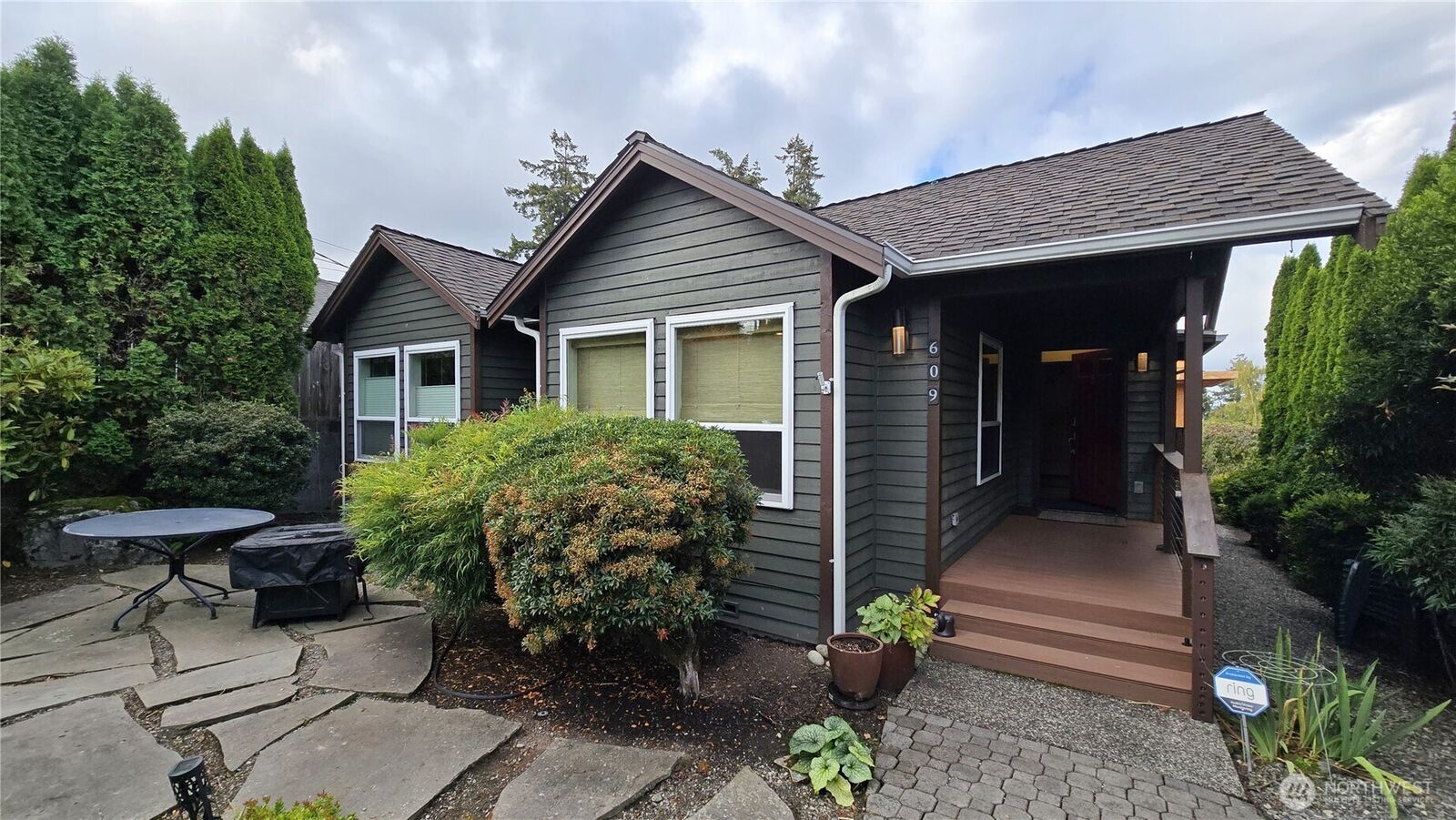 Property Photo: 609 13th Avenue W WA 98033