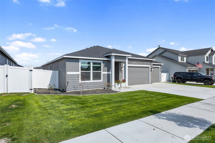 Property Photo: 4744 W Junco Street WA 98837