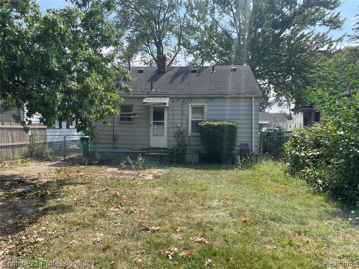 Property Photo:  28942 Beechwood Street  MI 48135 